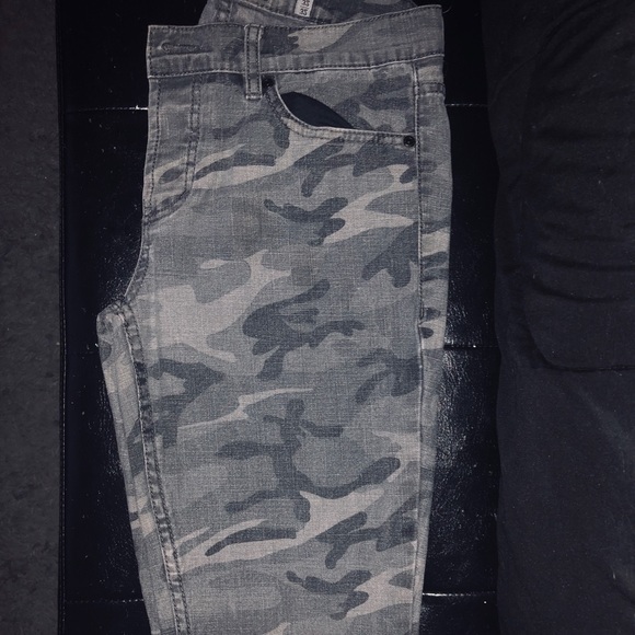 XXX Rude/Royal Bones Hot Topic Skinny Jeans 32X32 - Picture 1 of 3